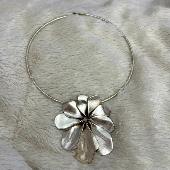 Robert Lee Morris Jewelry - Silver tone Robert Lee Morris SOHO Large Flower Floral Choker Necklace